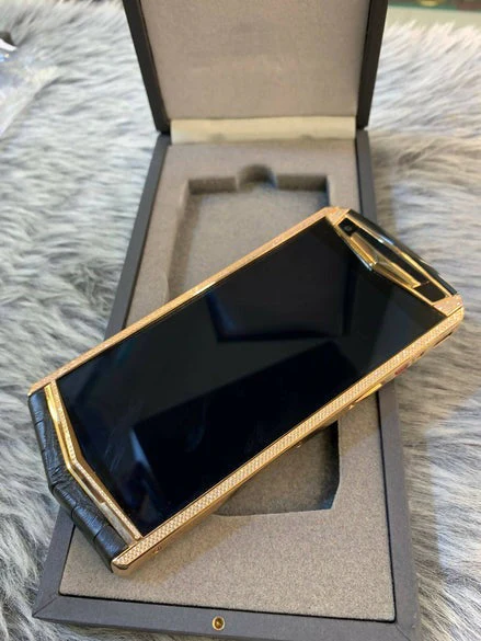 Vertu Aster P Black Alligator Diamond Rosegold Mobile Phone - Image 3