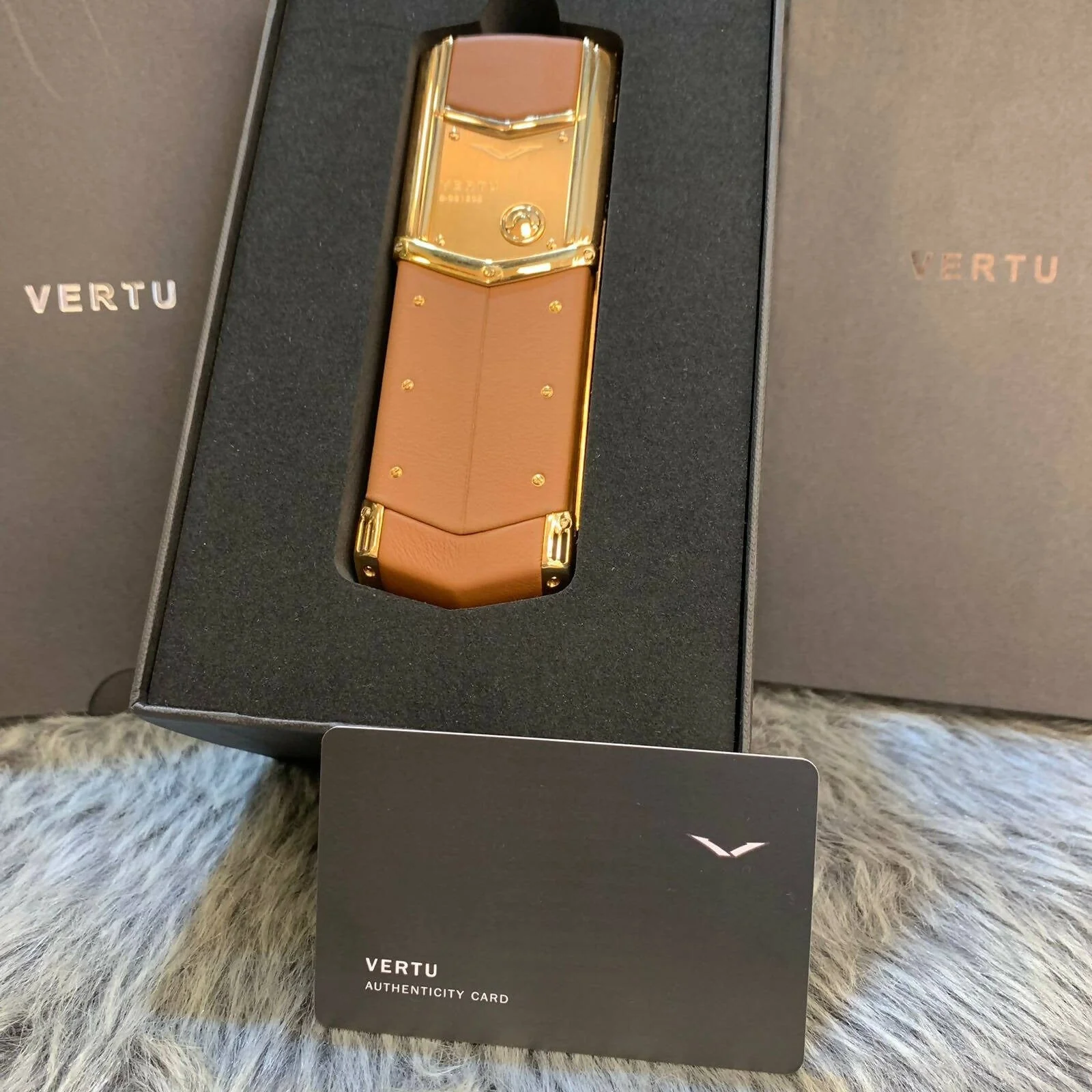 Vertu Signature S Camel Brown Leather Keypad Button Mobile Phone - Image 2