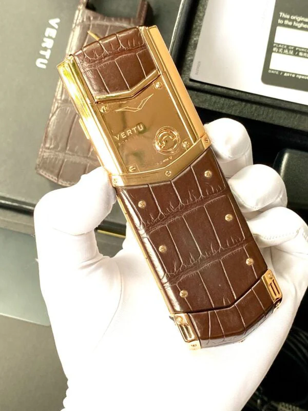 Vertu Signature S Rose Gold Chocolate Alligator Skin - Image 2